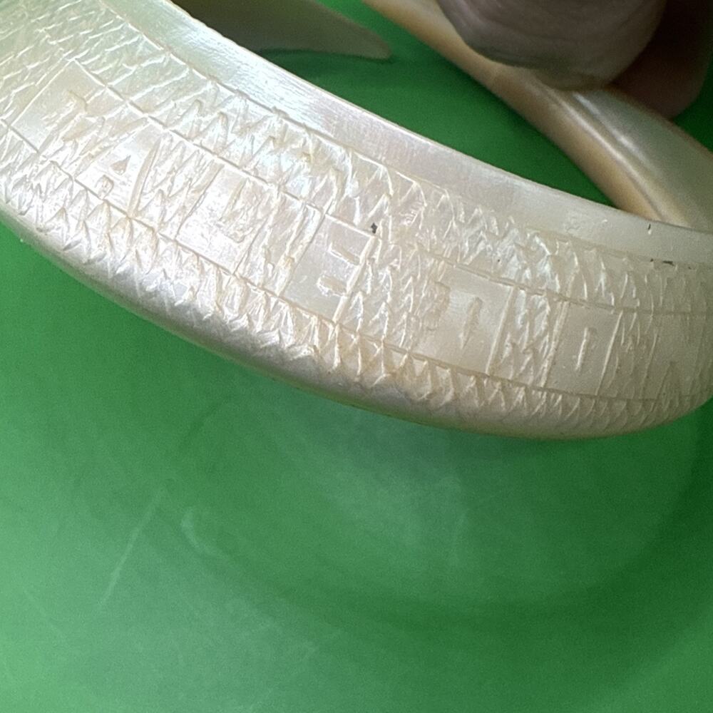 Vtg Iridescent Mother Of Pearl Carved Cuff Bracelet New Caledonia Bangle Shell - Picture 7 of 11